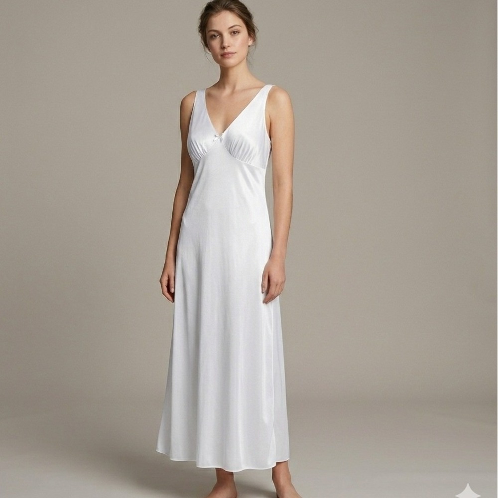 Vanity Fair Full Slip Women 36 White V-Neck Nylon Tricot Midi Vintage USA